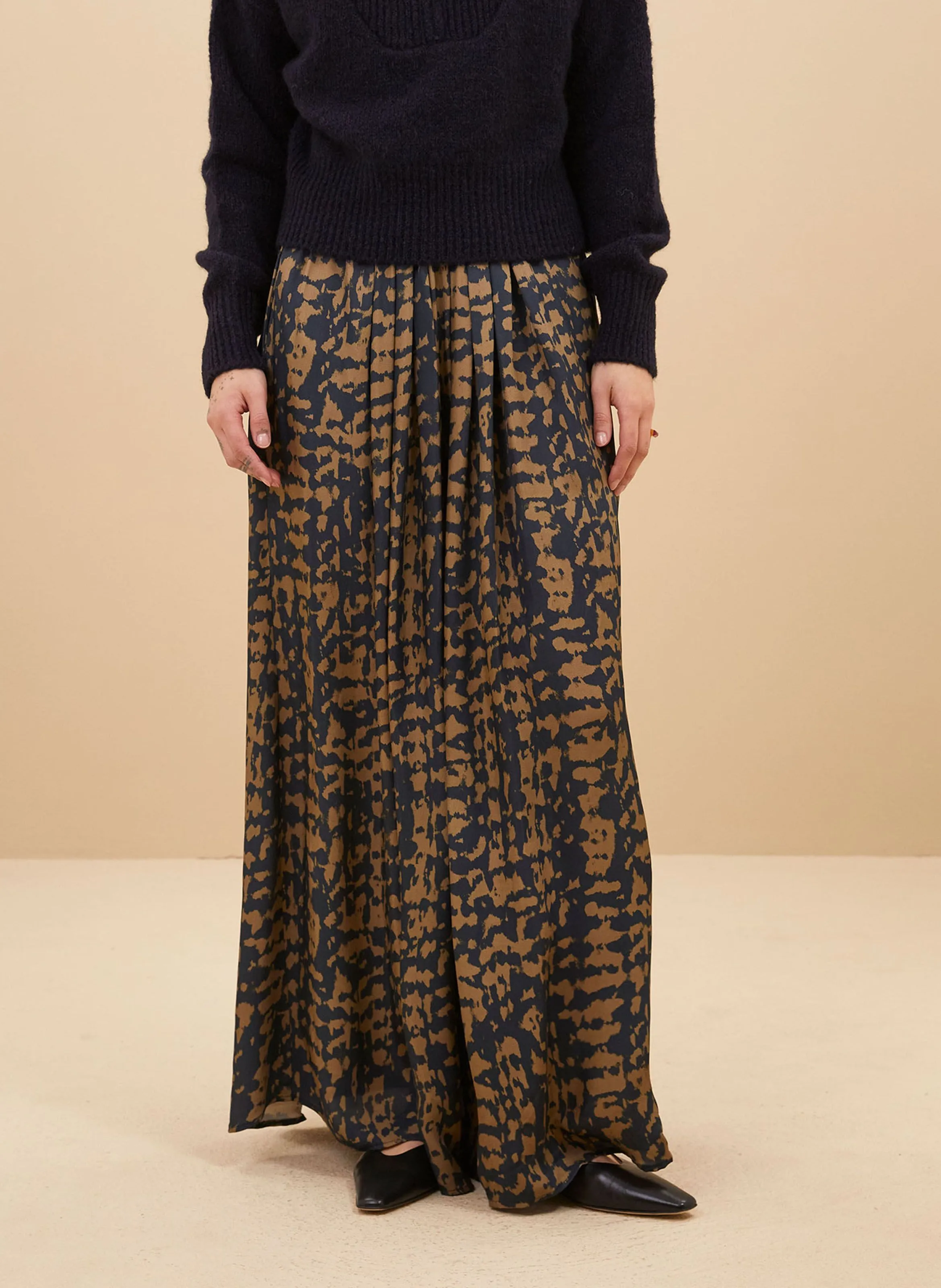 BY BAR Falda midi evasé estampada en beige