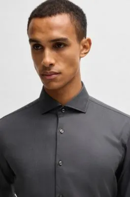 Camisa regular fit en sarga de algodón elástico de planchado fácil