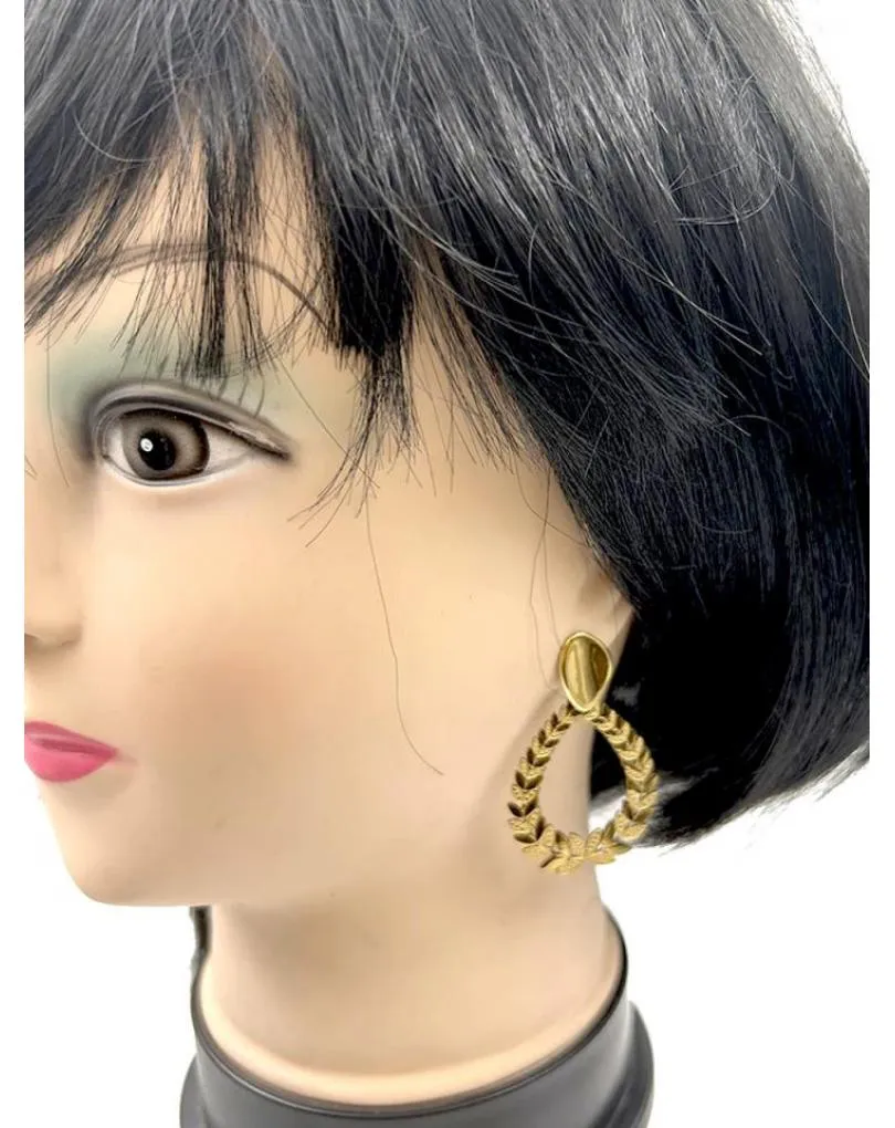 PENDIENTE DORADO MUJER EN FORMA DE ARO CON HOJAS, ELEGANCIA Y MODA DE VANGUARDIA