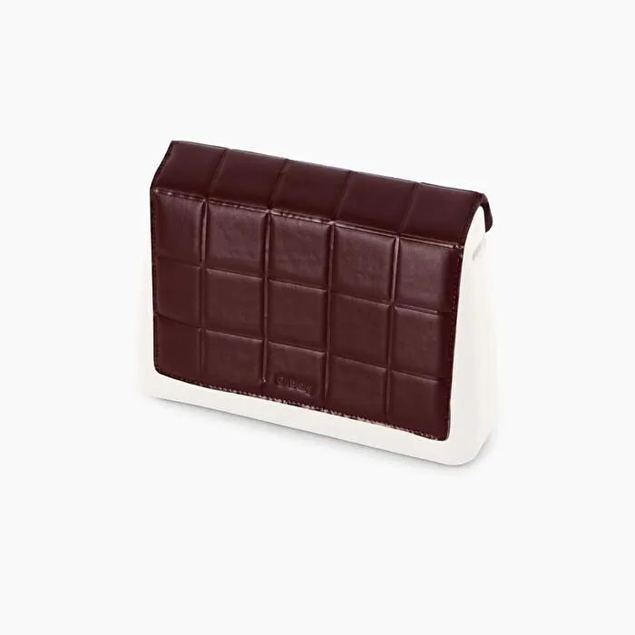Solapa burdeos tejido sintético efecto nappa 3D O bag glam